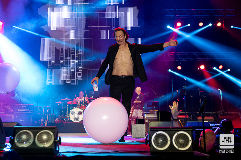 Veliki koncert kultnog benda Psihomodo Pop u Areni Zagreb u sklopu turneje "Vjerujem u čuda" s kojom obilježavaju četrdeset godina karijere.