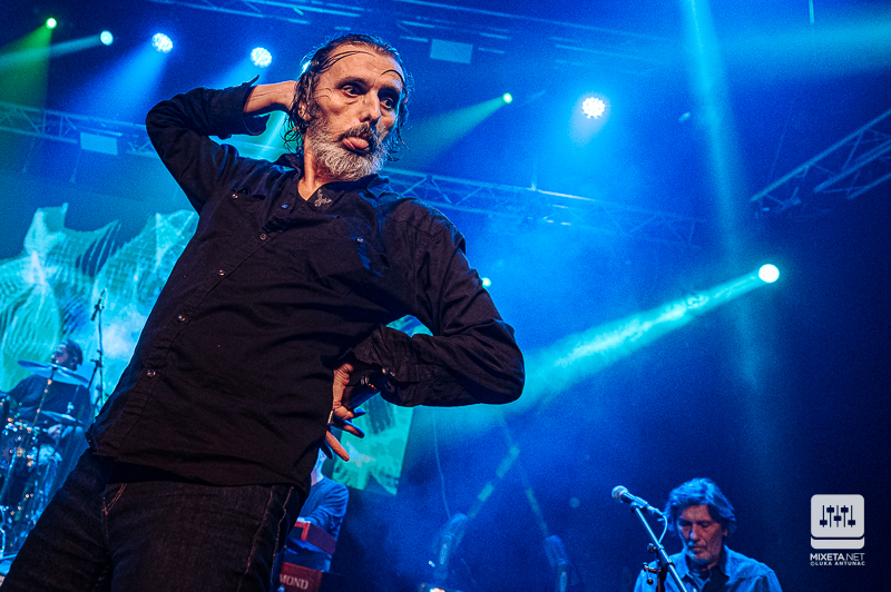 Goran Bare i Majke su u rasprodanom zagrebačkom klubu Boogaloo održali svoj prvi koncert u sklopu 40 godina karijere