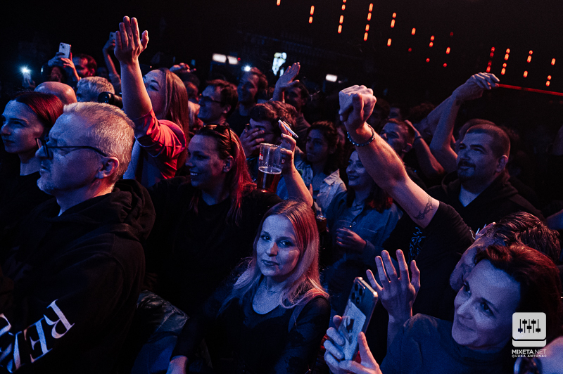 Goran Bare i Majke su u rasprodanom zagrebačkom klubu Boogaloo održali svoj prvi koncert u sklopu 40 godina karijere