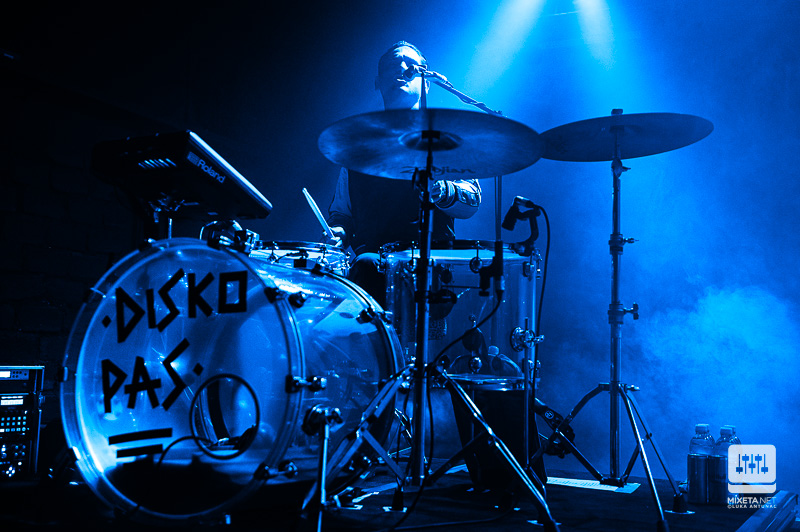 Buč Kesidi u Vintage Industrial Bar-u // Photo by Luka Antunac