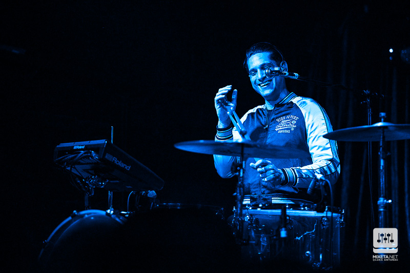 Buč Kesidi u Vintage Industrial Bar-u // Photo by Luka Antunac