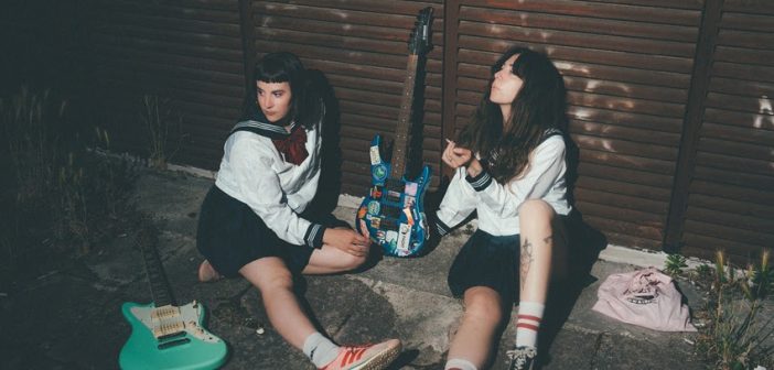 One cure objavile debitantski album „DOSL”: doslovno osam pjesama glittercore pop-punka